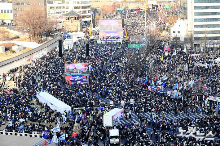 경복궁 앞 가득 메운 탄핵 촉구 시민들