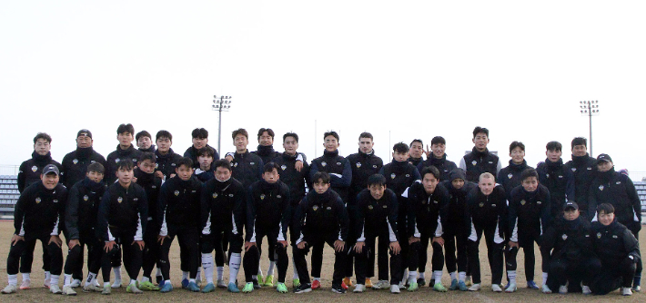 충남아산FC 선수단. 아산시 제공