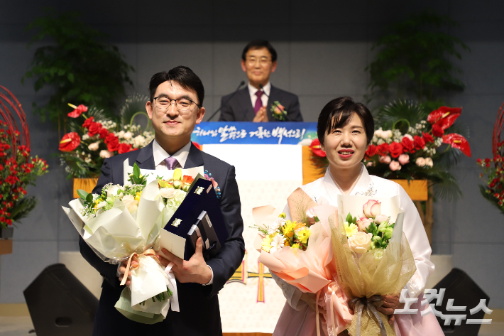 경주중부교회는 창립 110주년을 기념해 23일 진형민 담임목사 위임식 및 추대·임직 감사예배를 드렸다. 유상원 아나운서