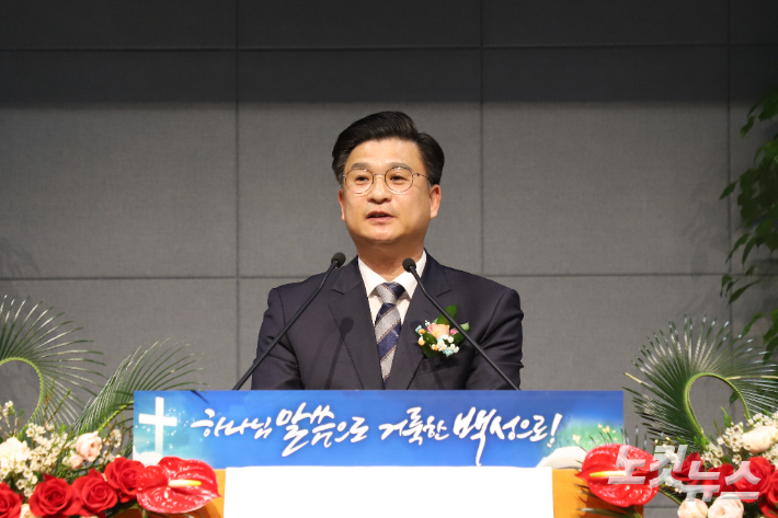 예베에서는 지방회장 김이겸 목사가 엡4:11~13을 통해 '하나님의 부르심에 응답하는 자들'이라는 제목으로 설교했다. 유상원 아나운서