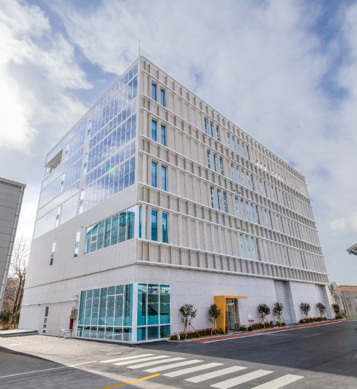 KERI가 국내 최대 규모의 'AI CNC 실증센터'를 25일 개소했다. 전기연구원 제공