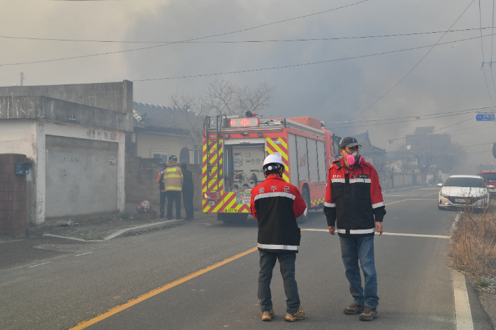 울산 울주군 언양읍 화장산 산불 현장. 울주군 제공