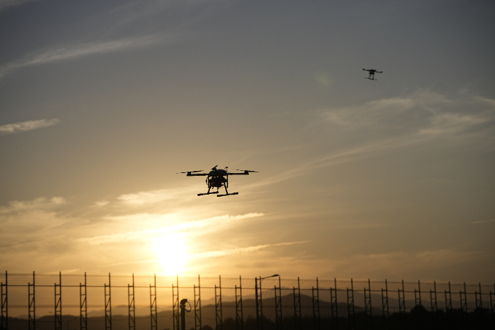 비행하는 드론. 연합뉴스