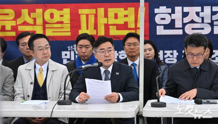 정책조정회의 모두발언하는 박찬대 원내대표