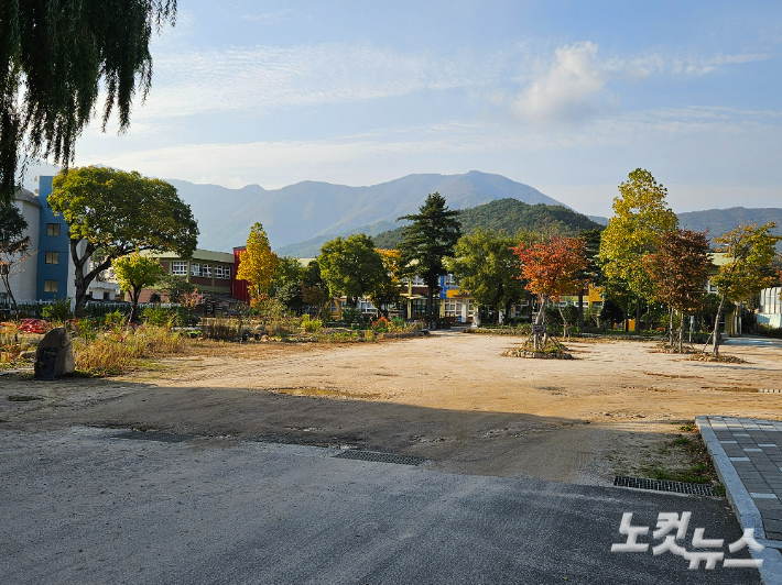 울산마을교육공동체거점센터 운동장과 주차장. 반웅규 기자