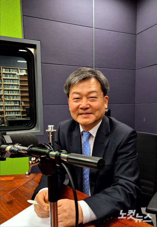 강원CBS.강원영동CBS 시사프로그램 <최진성의 위클리오늘>에 출연한 강원시청자미디어센터 박유남 센터장. 강민주 PD