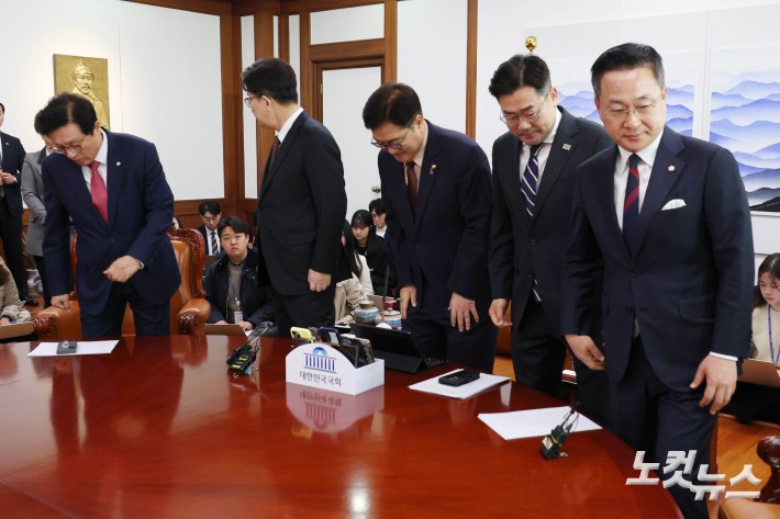 기념촬영 마친 양당 원내대표