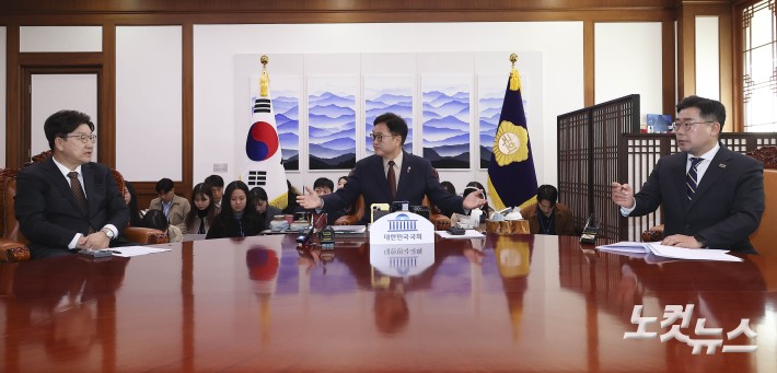 국회의장실에 모인 여야 원내대표