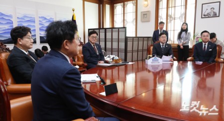 발언하는 박찬대 원내대표