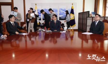 국회의장실에 모인 여야 원내대표