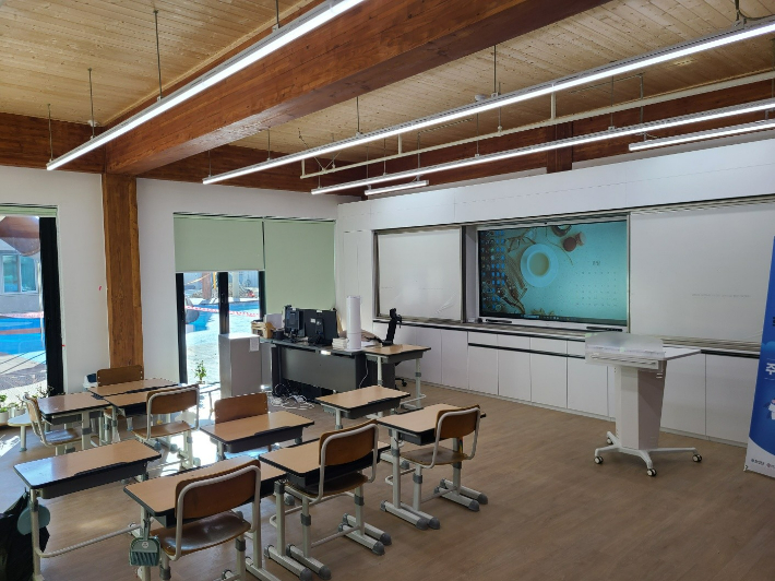울산광역시교육청은 그린스마트 미래학교 사업의 하나로 추진한 울산 동구 주전초등학교 개축 공사를 완료했다. 주전초 교실 내부 모습. 울산시교육청 제공