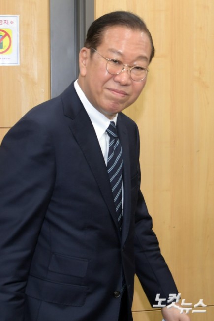 토론회 참석하는 권영세 비대위원장