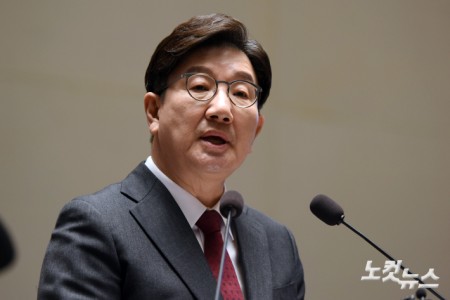 발언하는 권성동 원내대표