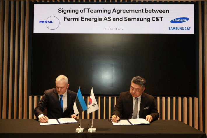 삼성물산 김정은(오른쪽) 원전영업팀장(상무)과 페르미 에네르기아 칼레브 칼레멧 CEO. 삼성물산 제공