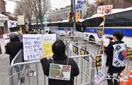 다가오는 尹탄핵 선고...긴장감 고조되는 헌재 인근