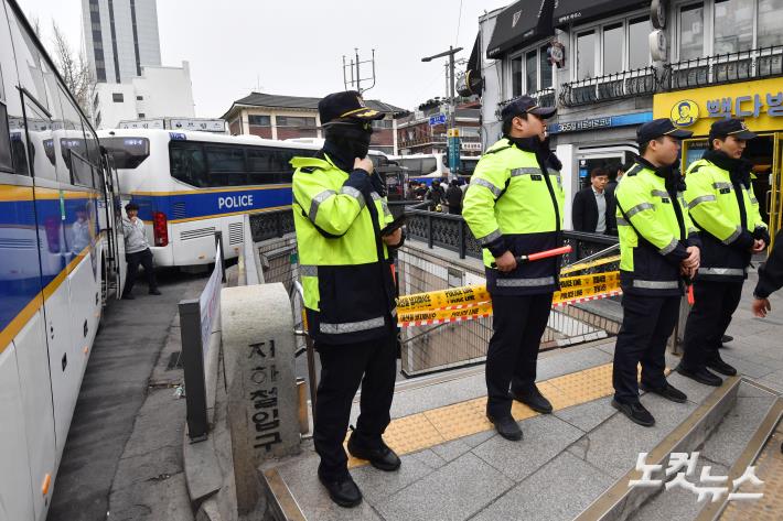 경찰 통제 강화된 헌법재판소 인근