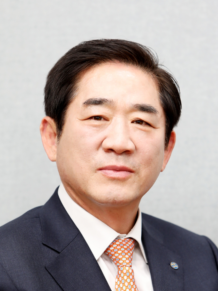 국내 최대 산지 위판장인 부산공동어시장 신임 대표이사에 정연송 전 대형기선저인망수협 조합장이 선출됐다. 공동어시장 제공