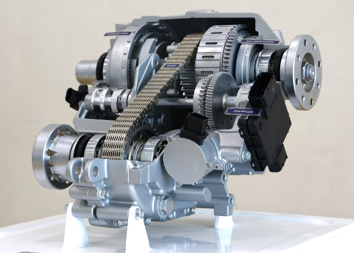 현대위아가 국내 최초로 개발한 2속 ATC의 절개품. 2속 ATC는 후륜 구동 자동차의 구동력을 주행 상황에 맞게 분배해 최적의 주행 성능을 제공하는 부품이다. 현대위아 제공