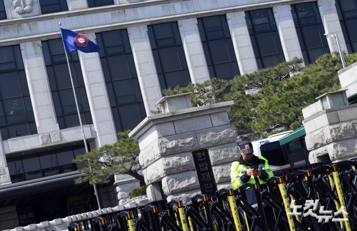 윤 탄핵선고 D-1, 통제된 헌법재판소