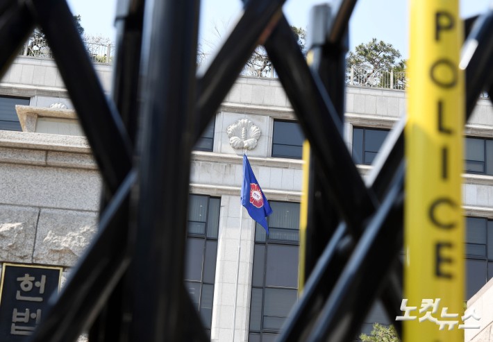 尹탄핵선고 D-1, 통제된 헌법재판소