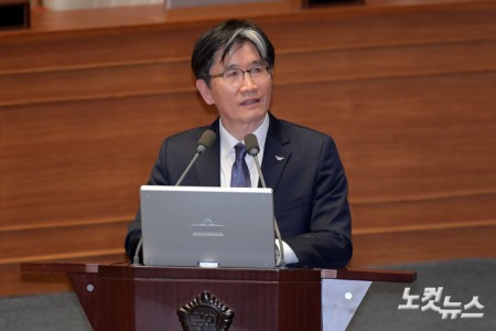 3일 서울 여의도 국회에서 열린 제423회국회(임시회) 제4차 본회의 경북·경남·울산지역 산불 사태 수습과 피해대책 마련 및 헌법질서 수호를 위한 긴급현안질문에서 오동운 고위공직자범죄수사처장이 의원 질의에 답변을 하고 있다.