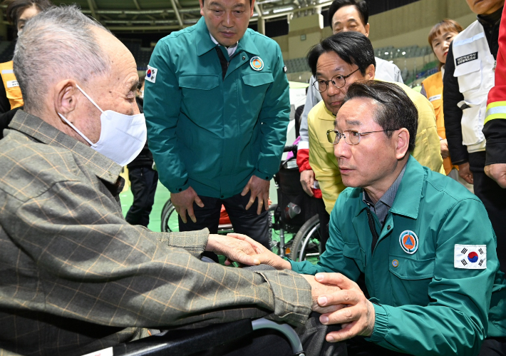 산불피해지역 방문. 시도지사협의회 제공