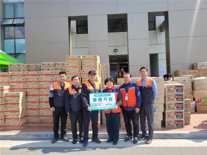 강원특별자치도와 (사)강원특별자치도자원봉사센터가 3일 경북 산불 이재민을 위한 현장 방문과 물품 지원 등 구호 활동에 나섰다. 강원도 제공 