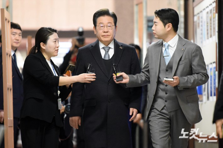 국회 출근하는 이재명 대표