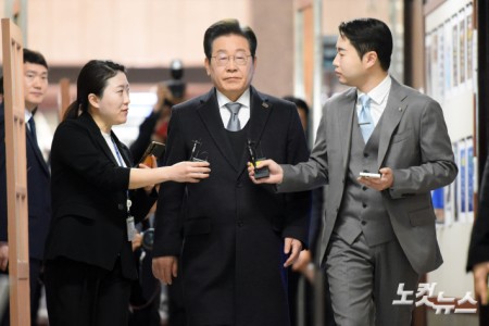 국회 출근하는 이재명 대표