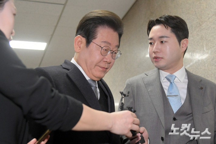 더불어민주당 이재명 대표가 윤석열 대통령 탄핵심판 선고일인 4일 오전 여의도 국회로 출근하고 있다. 윤창원 기자