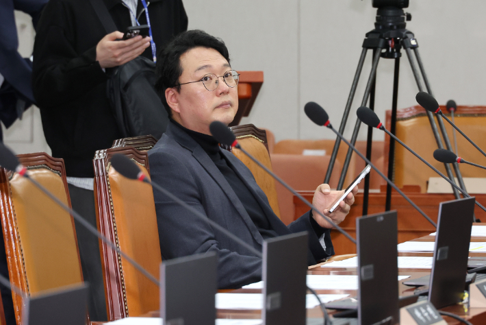 개혁신당 천하람 의원이 지난달 31일 국회에서 열린 운영위원회 전체회의에 참석해 자리하고 있다. 연합뉴스