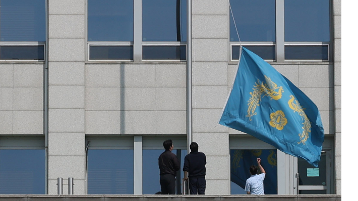 봉황기 내리는 대통령실. 연합뉴스