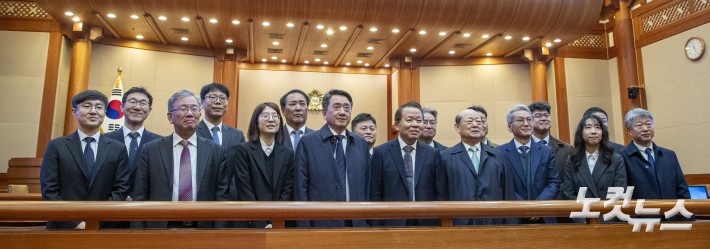 기념촬영하는 국회 탄핵소추단