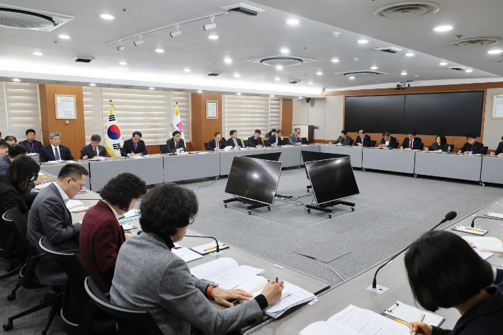 부산시가 4일 오후 박형준 시장 주재로 긴급 간부회의를 열었다. 부산시 제공