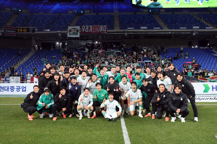 대전하나시티즌 단체사진. 대전하나시티즌 제공
