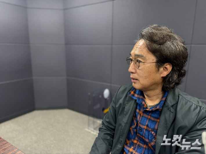 강원CBS.강원영동CBS 시사프로그램 <최진성의 위클리오늘>에 출연한 백향씨어터 권대혁 대표. 최진성 아나운서