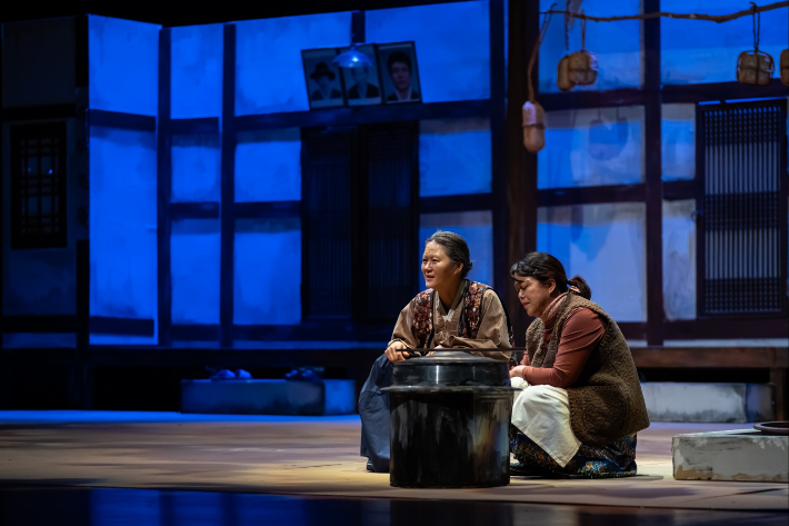 연극 '조선간장 기억을 담그다' 무대 사진. 백향씨어터 권대혁 대표 제공