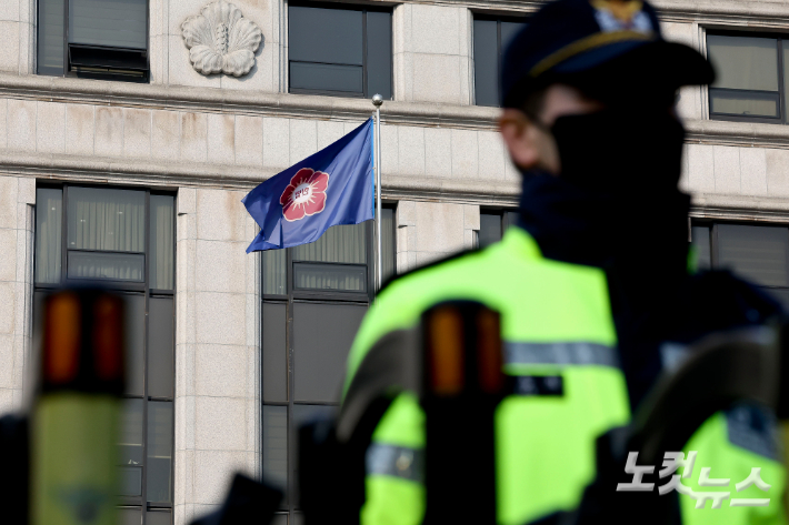 큰 충돌 없이 尹탄핵 찬반 집회 마무리…경찰 대응 빛났다