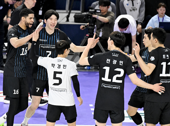 현대캐피탈. 한국배구연맹
