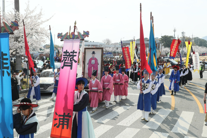 진해군항제 이충무공 승전행차. 창원시 제공