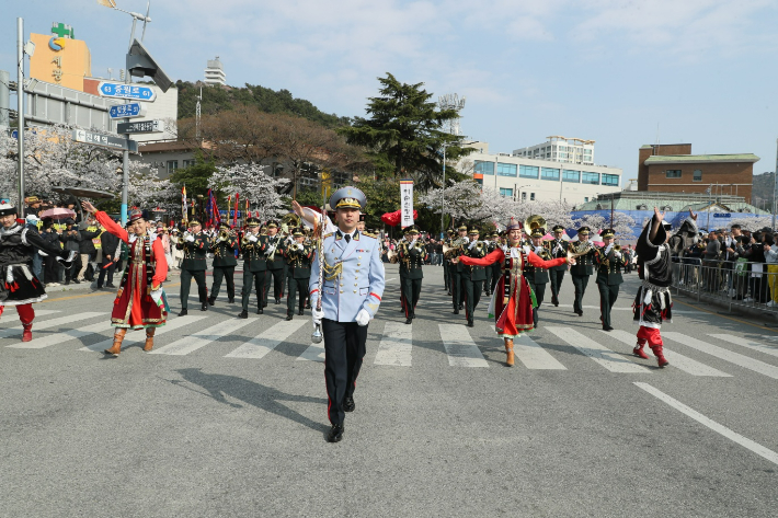 진해군항제 이충무공 승전행차. 창원시 제공