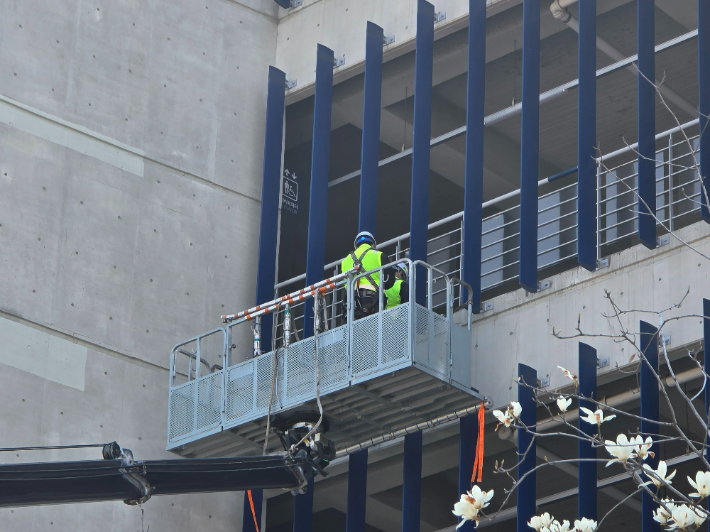 창원NC파크 마산구장 외벽 점검. 창원시설공단 제공