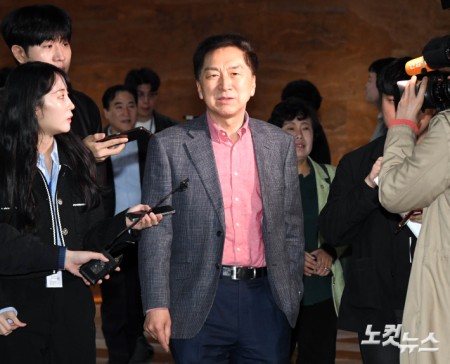 의원총회 참석한 김기현