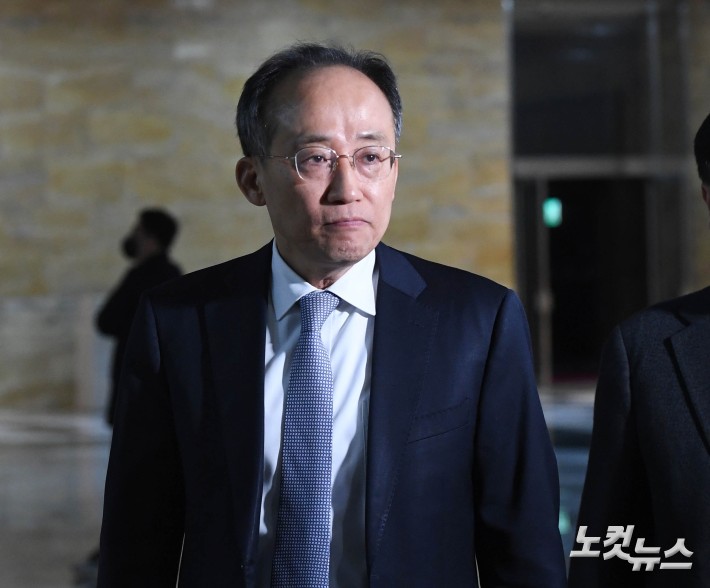 의원총회 참석한 추경호