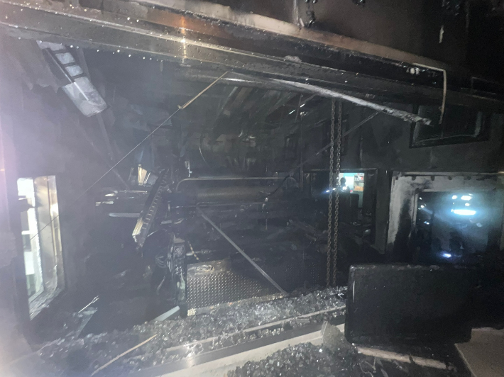 8일 부산 남구의 한 철강 공장에서 불이 난 모습. 부산소방재난본부 제공 