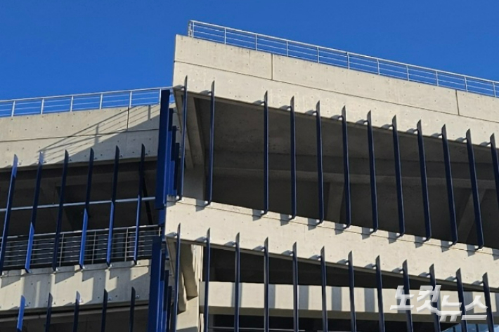 8일 구조물 1개를 추가 철거한 상태. 이형탁 기자