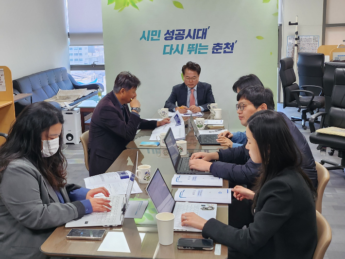 육동한 춘천시장은 8일 기자간담회를 통해 주요 관광 정책 방향을 밝혔다. 춘천시 제공