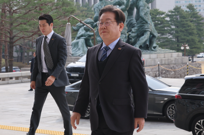 더불어민주당 이재명 대표가 9일 서울 여의도 국회로 출근하는 모습. 연합뉴스
