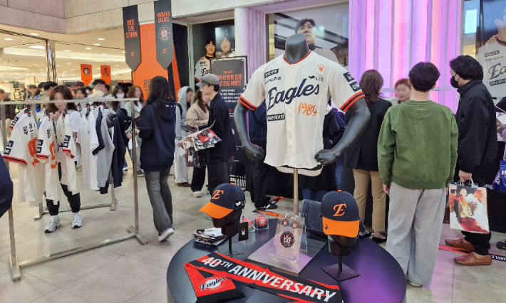 갤러리아타임월드 제공