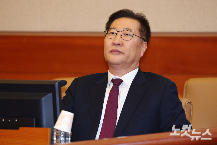 박성재 법무부 장관이 지난 3월 18일 서울 종로구 헌법재판소에서 열리는 탄핵심판 1회 변론에 출석해 있다. 류영주 기자